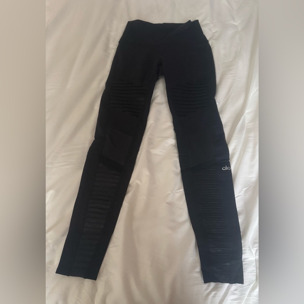 Alo biker leggings - only worn once - size S